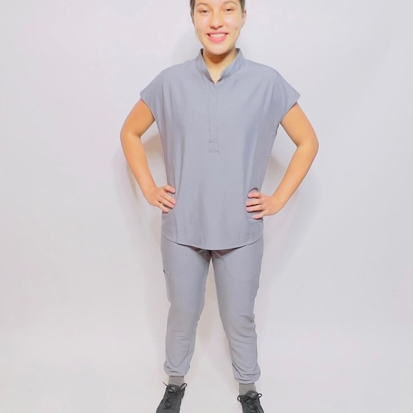 New nursing scrubs comes I three different colours and sizes - Picture 5 of 7